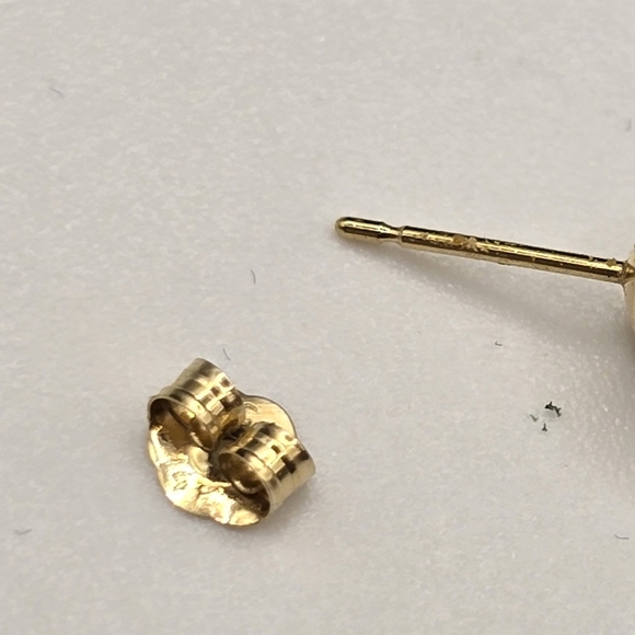 14k Yellow Gold Stud Earrings with Classic Freshwater Cultured Button Pearls 8mm